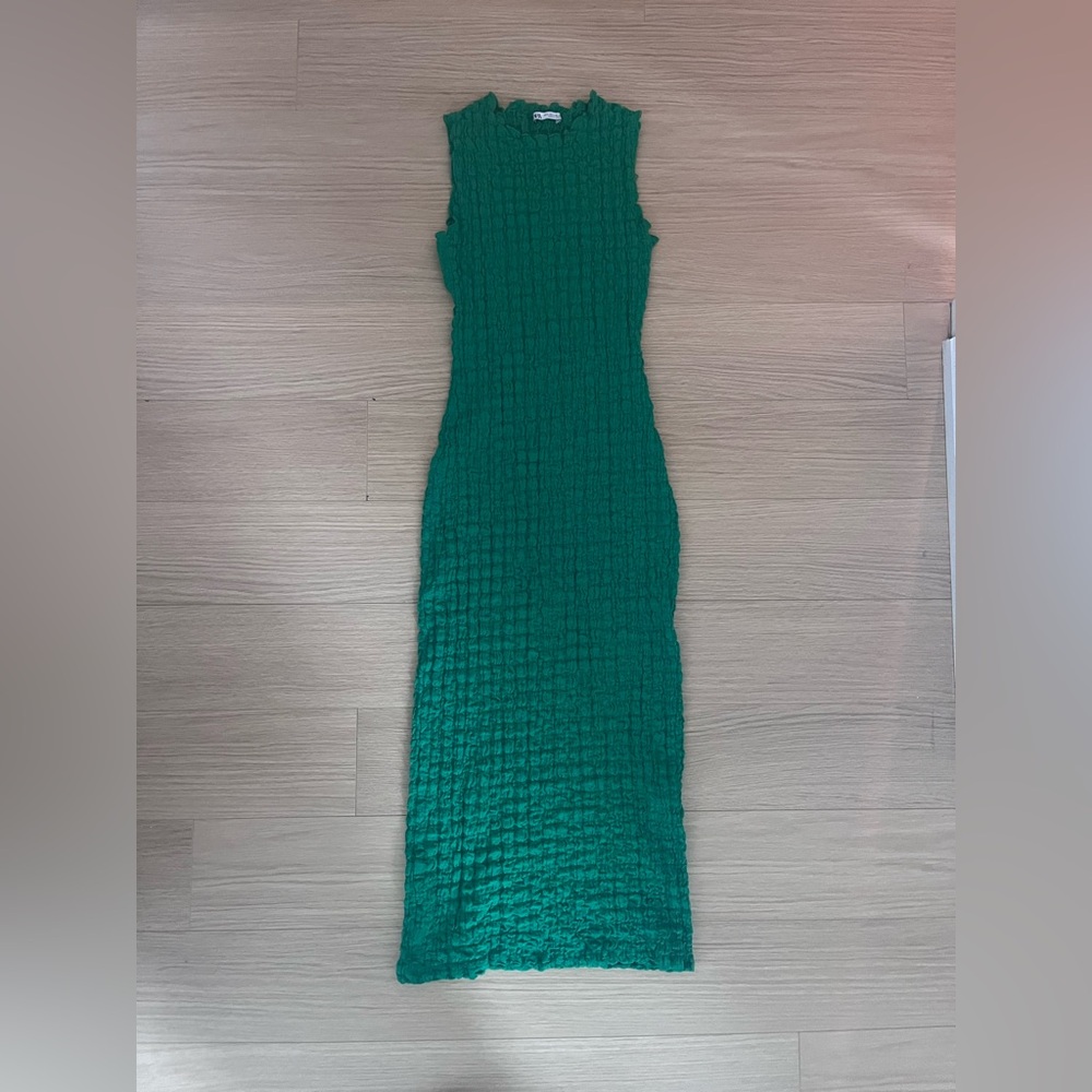 Green Sleeveless Textured Dress - Picture 3 of 3